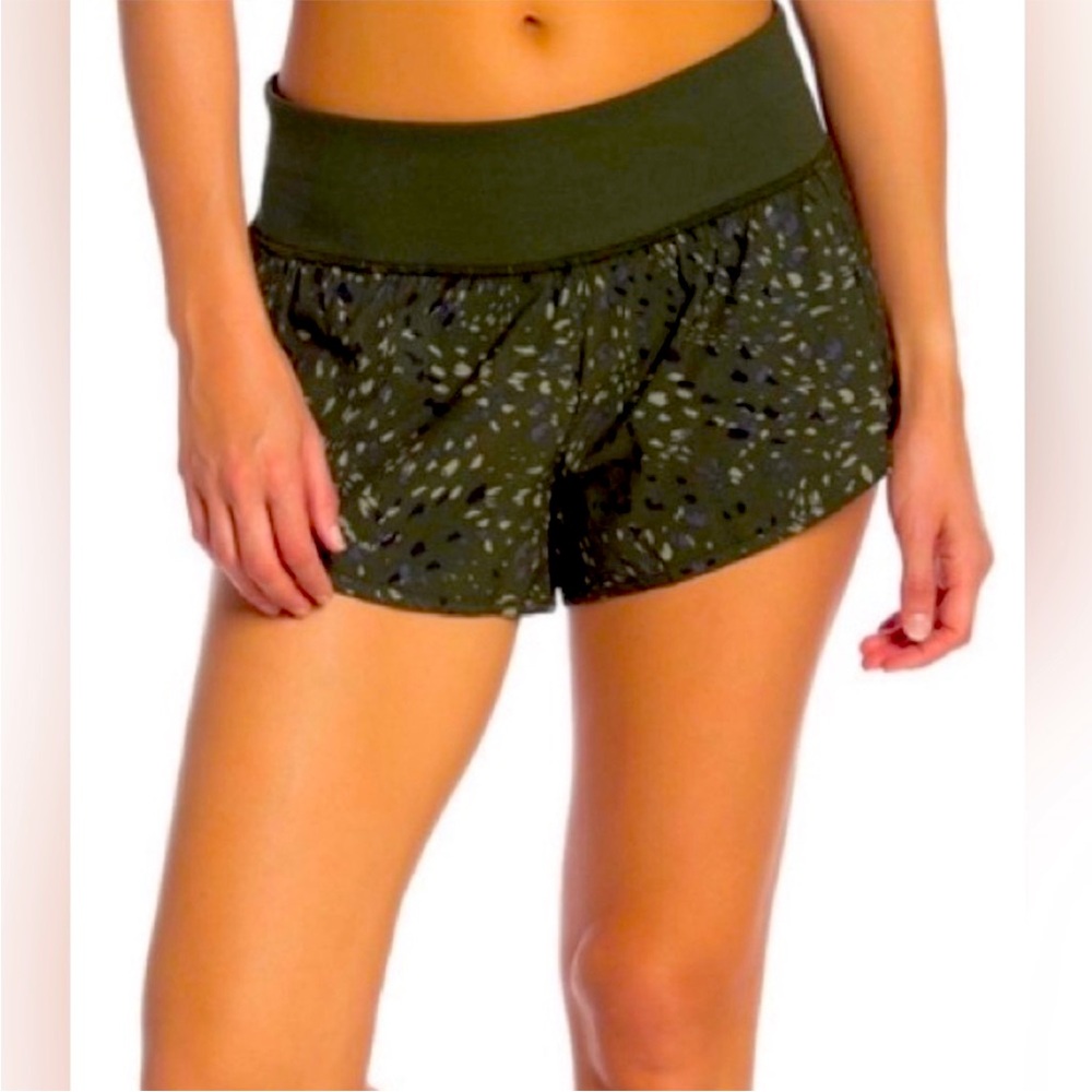 Zelle athletic shorts